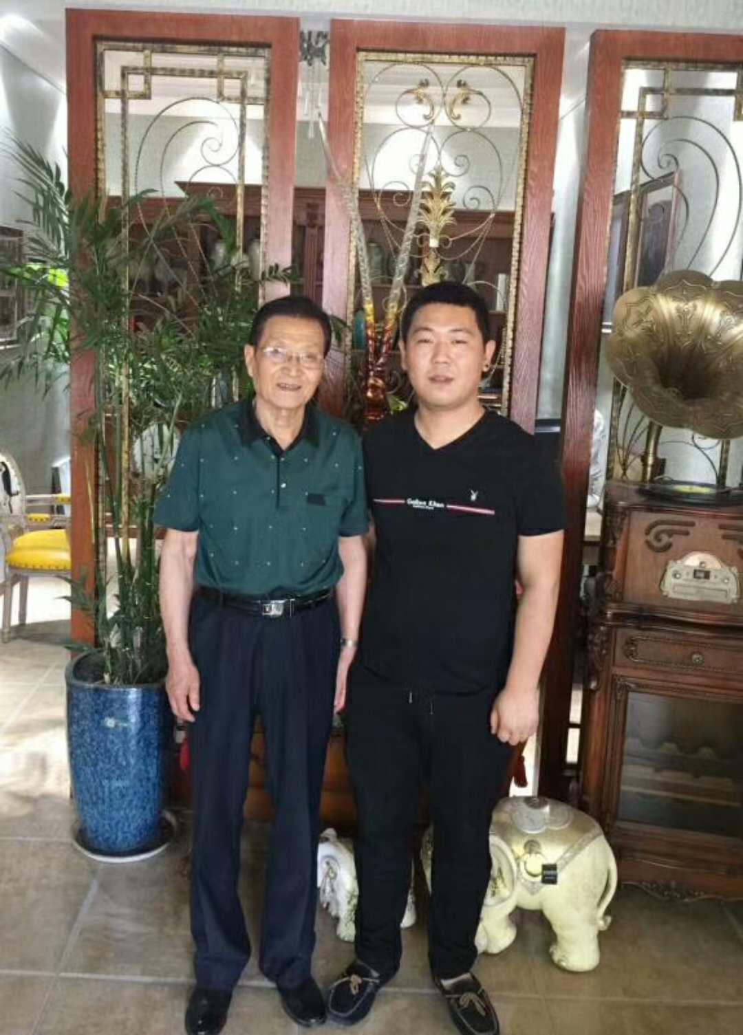 热烈欢迎柳兰芳来舒雅(图3)